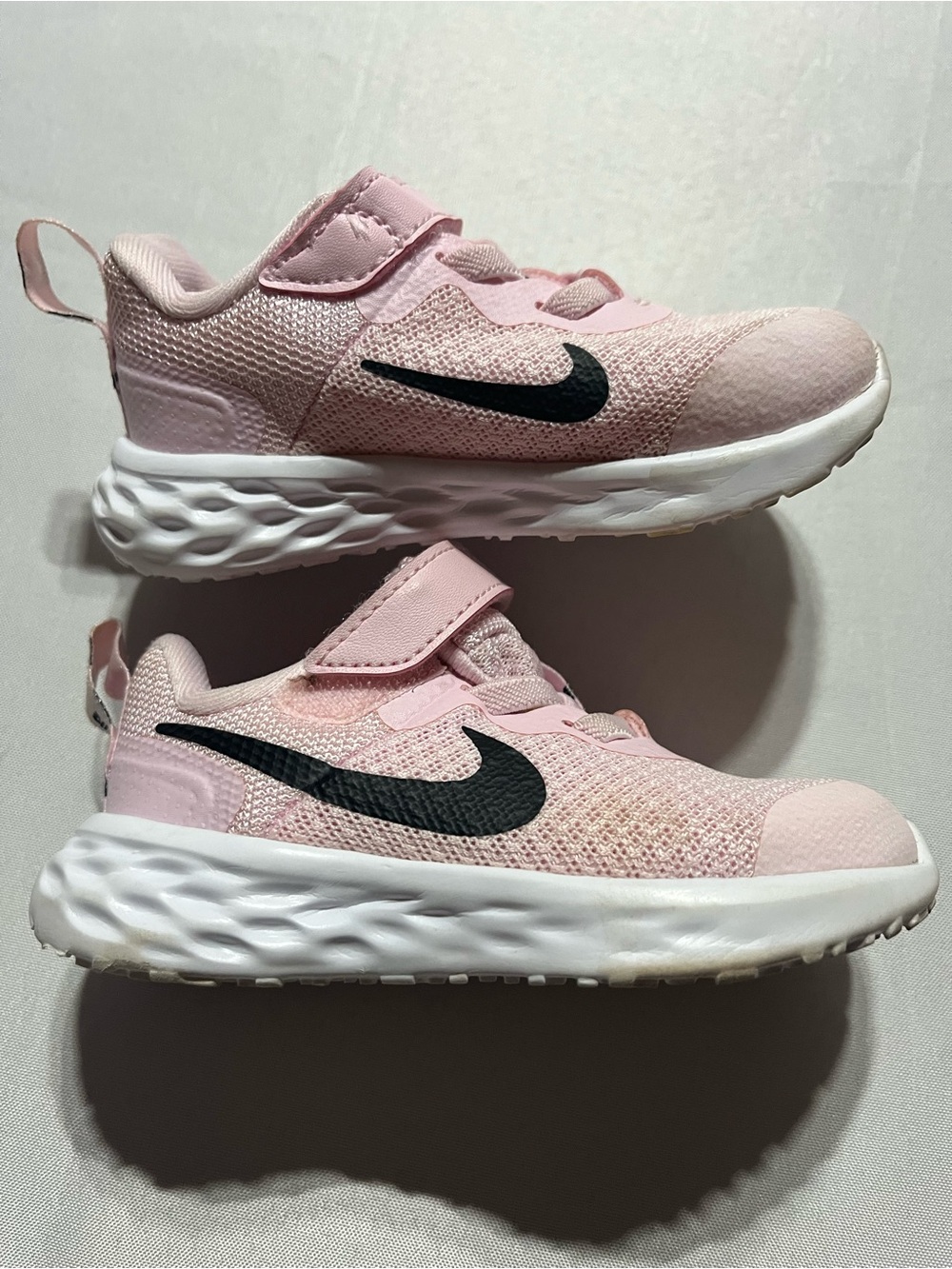 Nike Kids Girl Size 6 Pink & White Lightweight Slip On  Sneakers